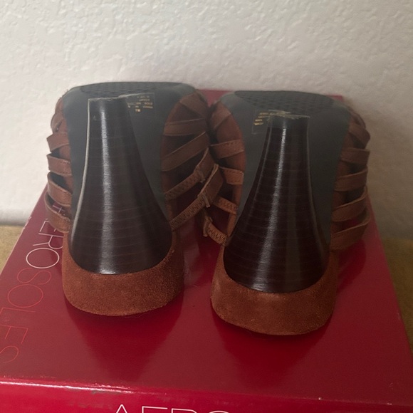 AEROSOLES Brown Sandals with Blue Accents - Picture 5 of 7